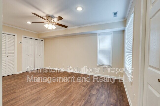 Building Photo - 1705 Granville Rd