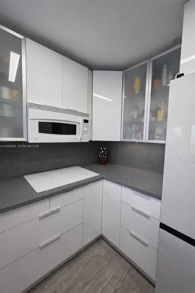 Building Photo - 3675 N Country Club Dr