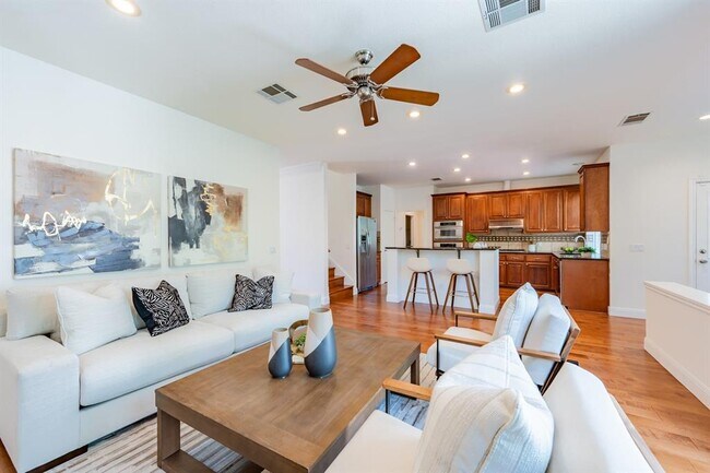 Building Photo - 7724 Yaupon Dr