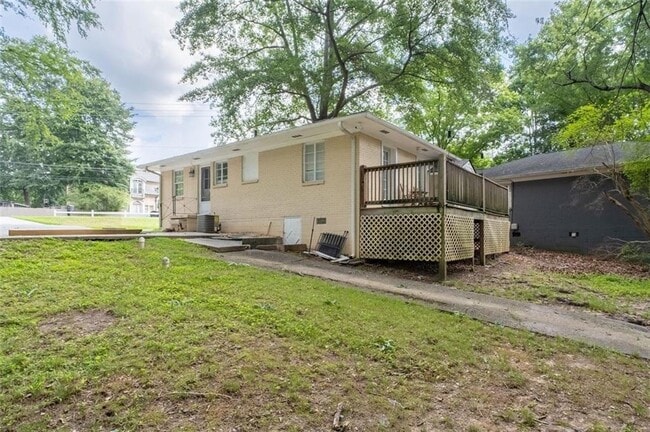 Building Photo - 1401 Briarwood Rd NE