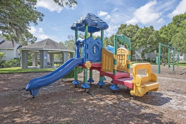 Building Photo - 727 Sugar Way Bay