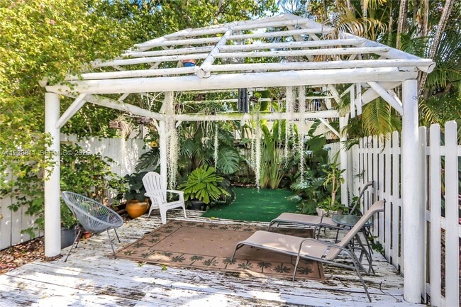 Building Photo - 3155 Jackson Ave