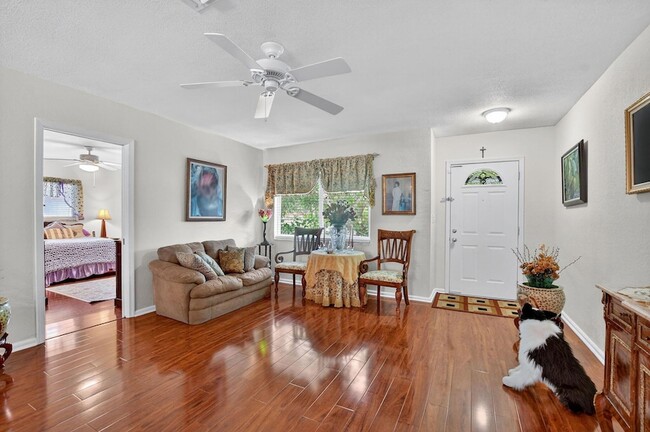 Building Photo - 328 NW 42nd St