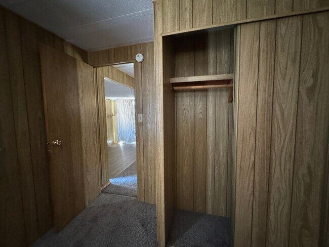 Building Photo - 2BRE 2BA close to Hwy 95, Shopping, Parks, Colorado River