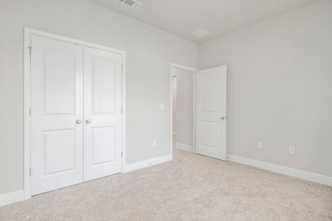 Building Photo - 5402 Parkside Dr
