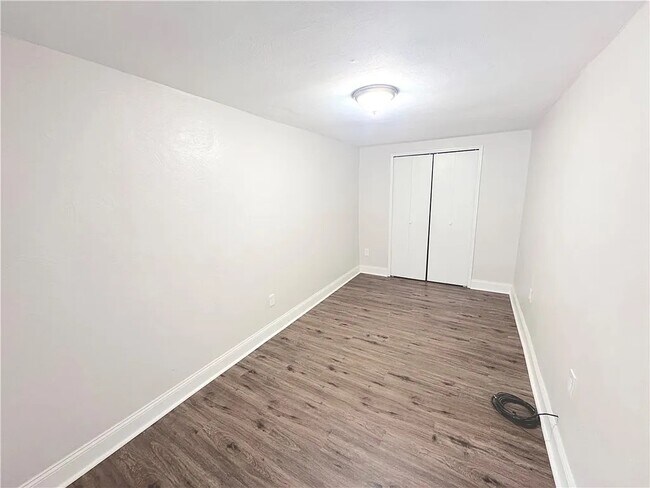 Building Photo - 2528 Homehurst Ave