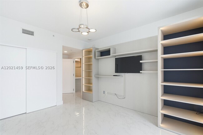 Building Photo - 17301 Biscayne Blvd