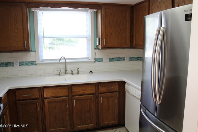 Building Photo - 933 Perrin Dr