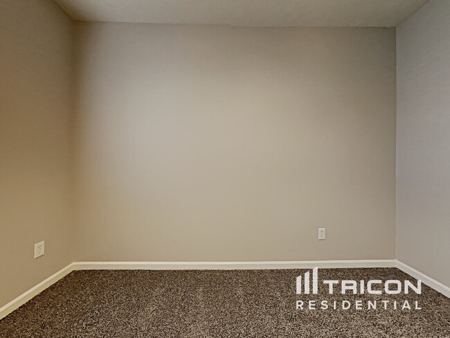 Building Photo - 675 Albermarle Dr