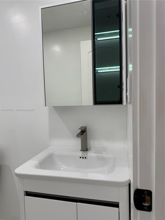 Building Photo - 2321 NW 85th Ave