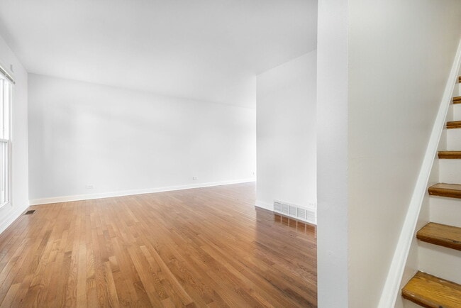 Building Photo - 3065 Kingston Ct