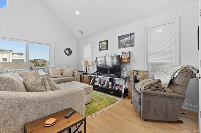 Building Photo - 17 Virginia Ave