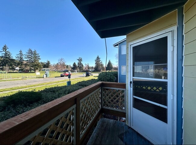 Building Photo - 537 NE Ellis Way