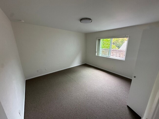 Building Photo - Charming Playa Del Rey Home with Spacious ...