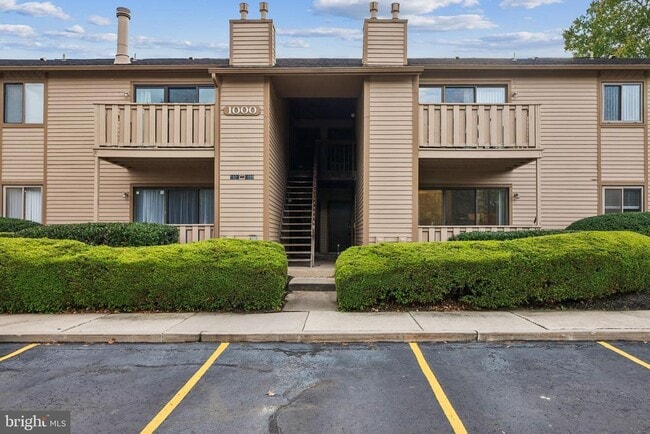 Building Photo - 1001 Woodhollow Dr