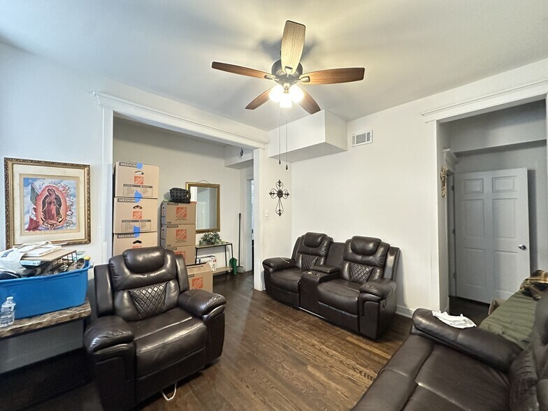 Building Photo - 5110 N Lincoln Ave