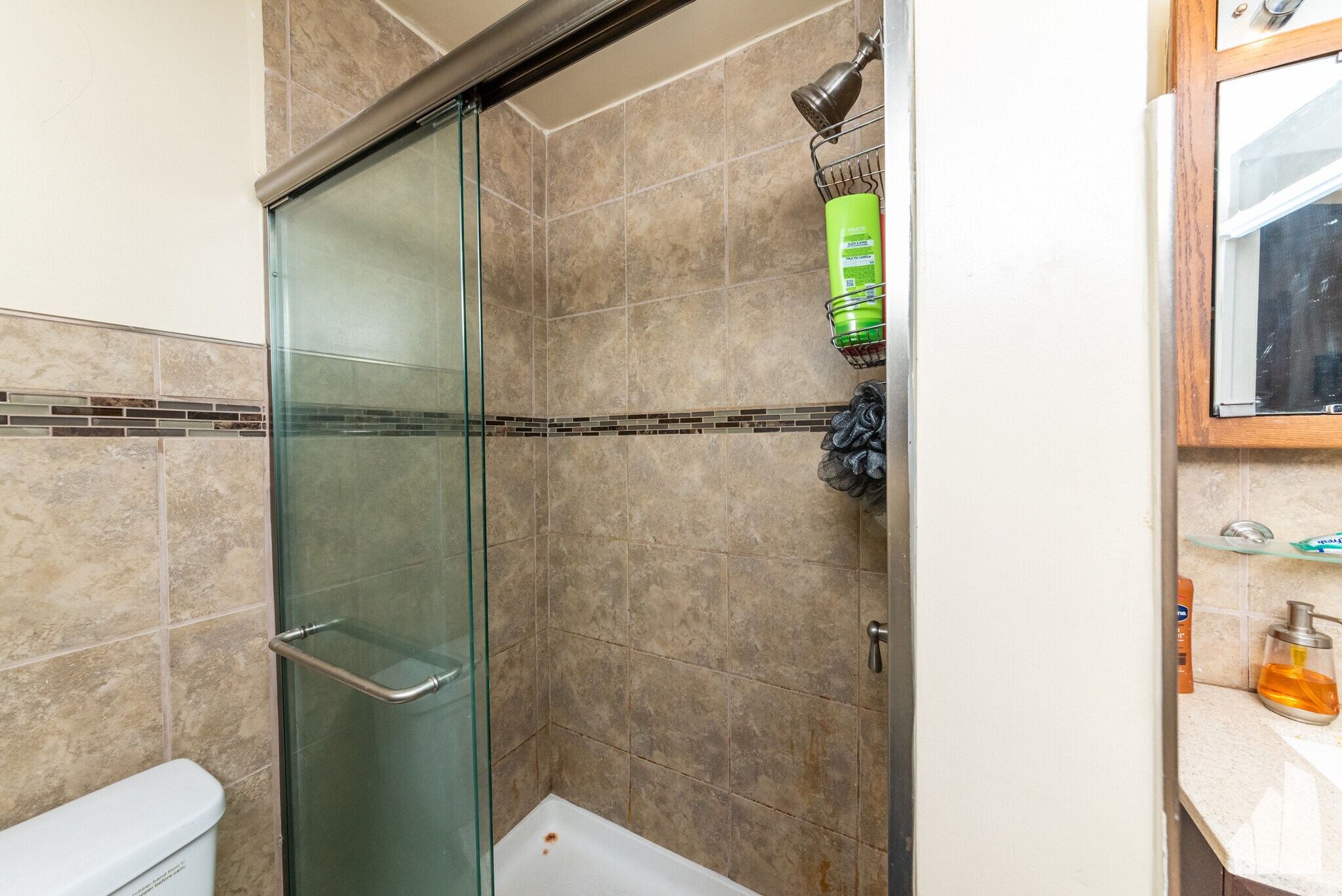 Building Photo - 2057 W Roscoe St