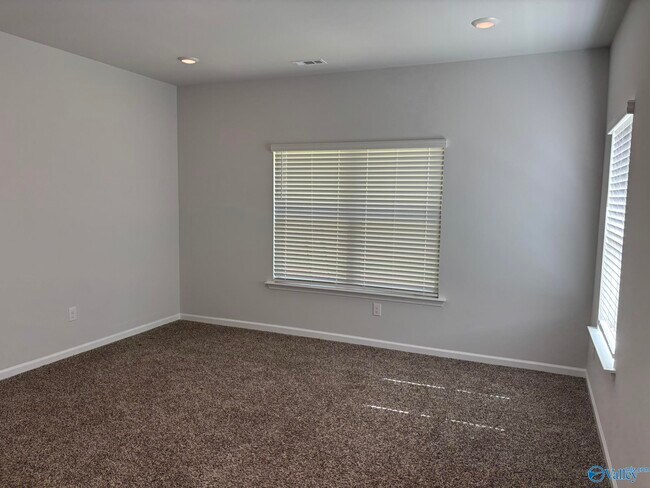 Building Photo - 105 High Leaf Dr