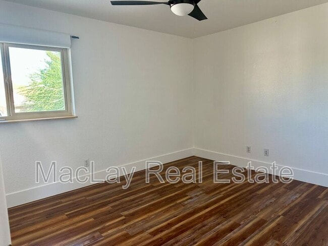 Building Photo - 395 W Sagebrush St