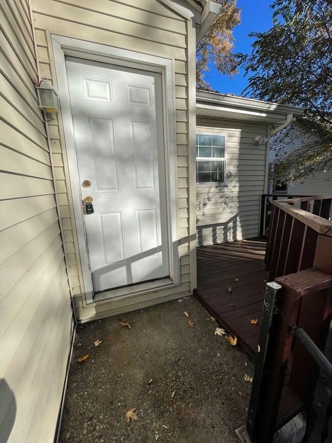 Building Photo - Charming 2bd/2ba Bungalow in Madison Heights