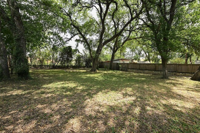 Building Photo - 2110 Westover Rd