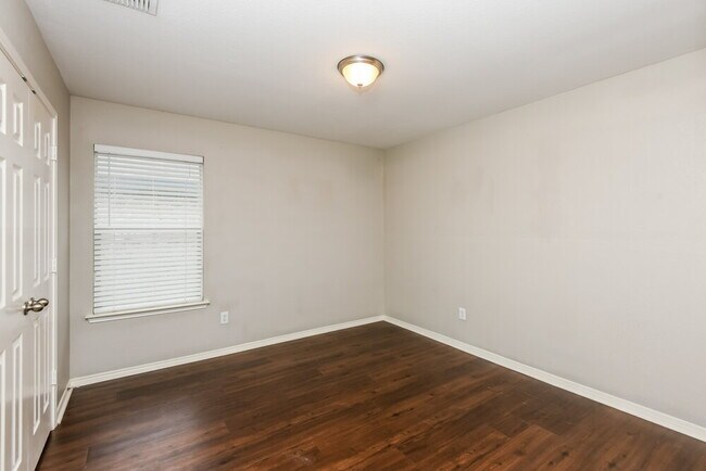 Building Photo - 16904 Fenwick Ct