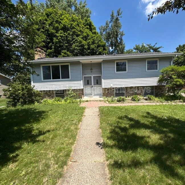 Building Photo - 1911 Grant Rd