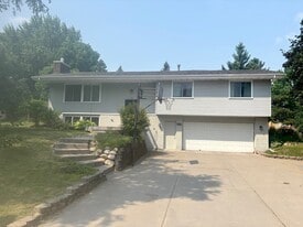 Building Photo - 524 10th Ave SW