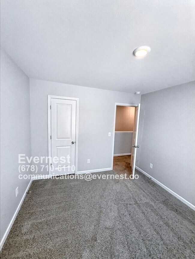 Building Photo - Spacious 4 Bed, 2.5 Bath Home with Attached 2-Car Garage