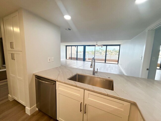 Building Photo - Beautifully Remodeled 2/2 Waterfront Unit in Gated Community!