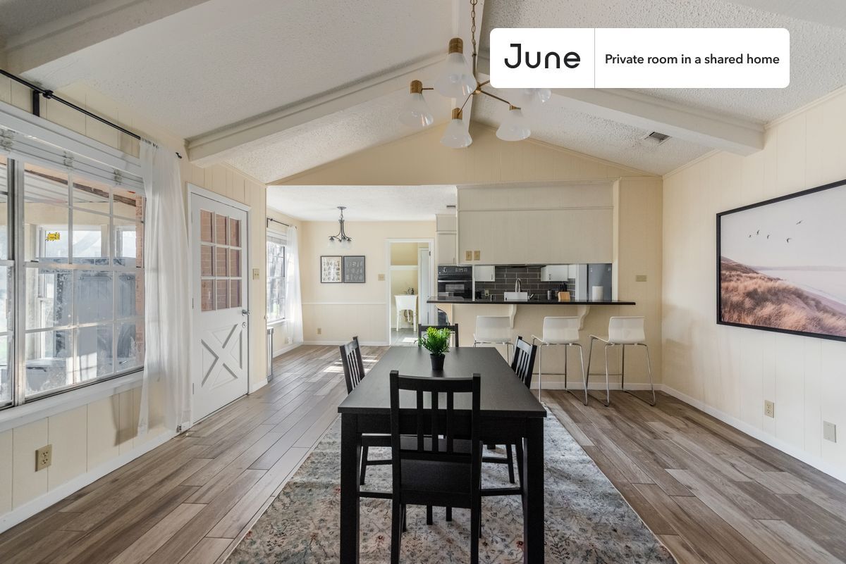 Building Photo - Room in Shared 4 bed/3 bath home