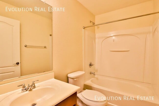 Building Photo - 2623 S Key Biscayne Dr