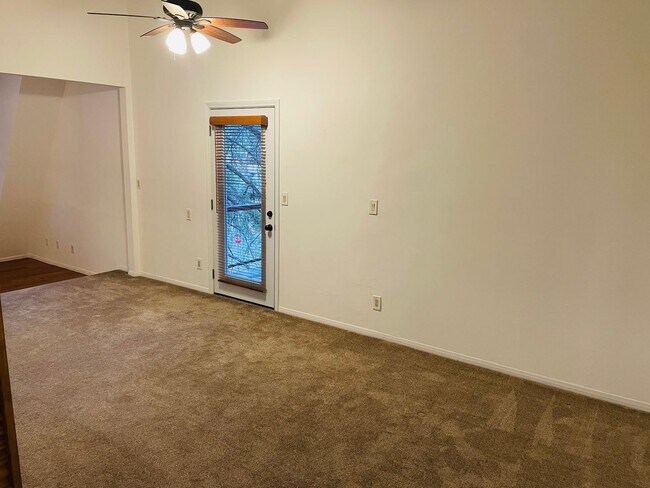 Building Photo - Village of Oak Creek