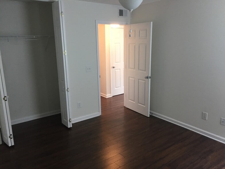 Building Photo - 3831 W End Ave