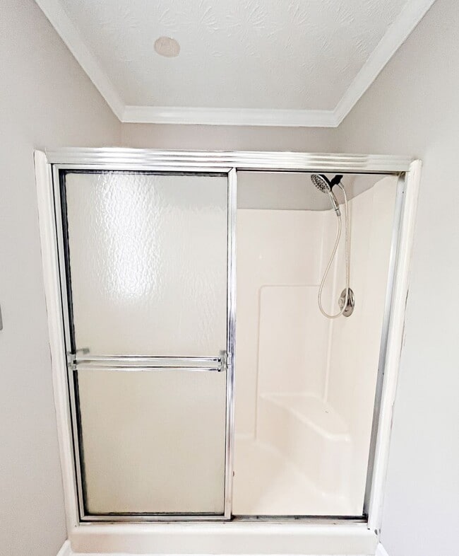 Building Photo - Beautiful 3 Bedroom Home