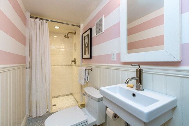 Building Photo - HUGE 5+BR/4.5BA Four Story Presidio Hts./ Laurel Village Home! Garage! Flat Yard!  PROGRESSIVE