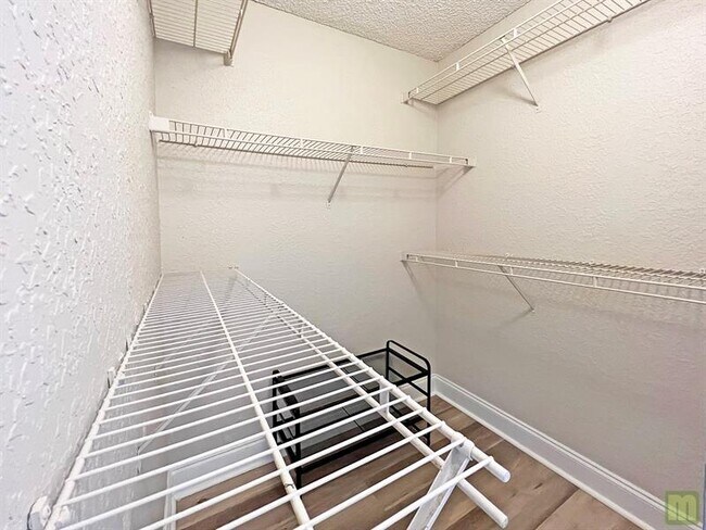 Building Photo - 2811 N Oakland Forest Dr
