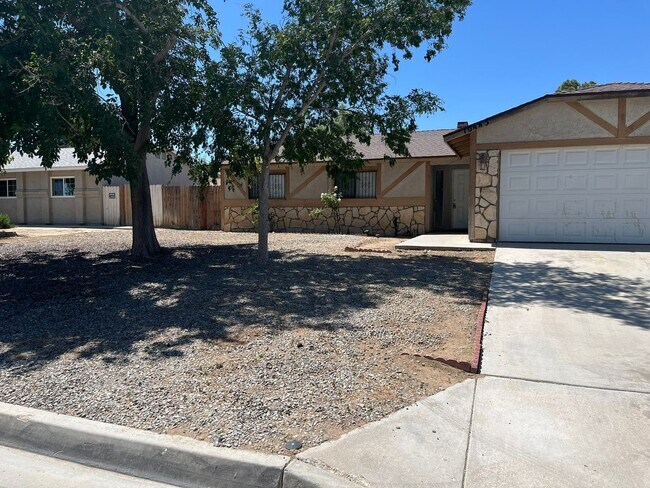 Building Photo - Coming Soon! 3 bedroom 2 bathroom available in Adelanto!