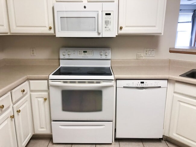 Building Photo - Verona Schools! Awesome 2BR/2BA townhouse-style condo for rent on West Side!