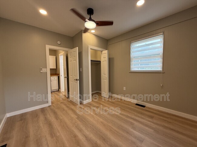 Building Photo - 403 Wall Ave