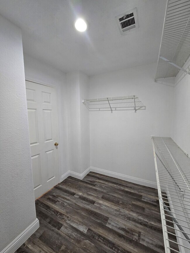 Building Photo - A Fabulous 4 Bedroom Home in Peccole Ranch