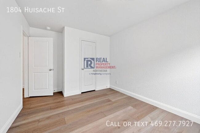Building Photo - 1804 Huisache St
