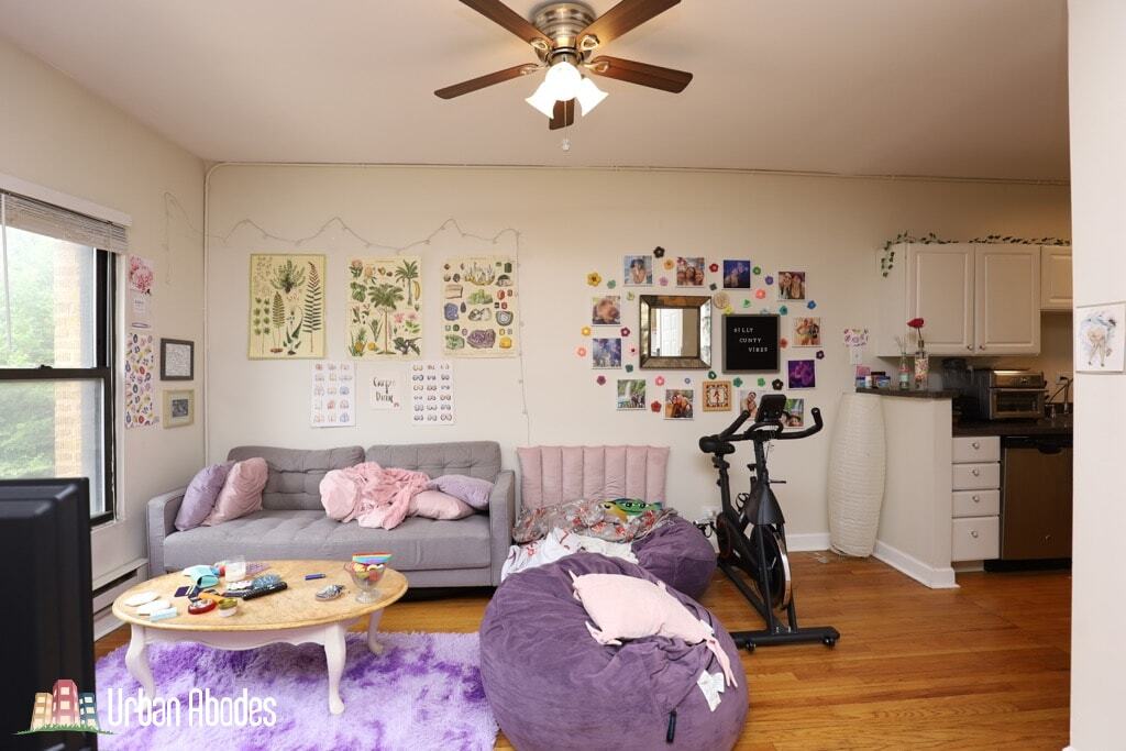 Building Photo - 730 W Roscoe St