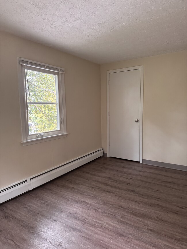 Building Photo - Briarwood 11