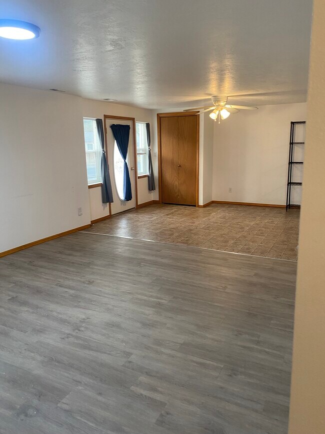 Building Photo - 132 N Bliss St