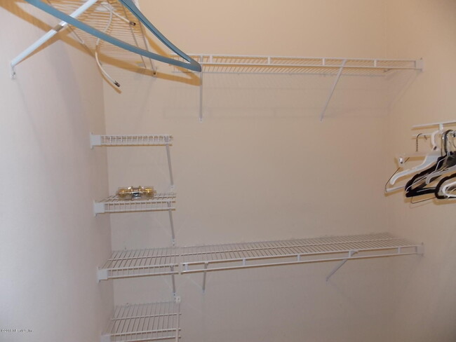 Building Photo - 10550 Baymeadows Rd