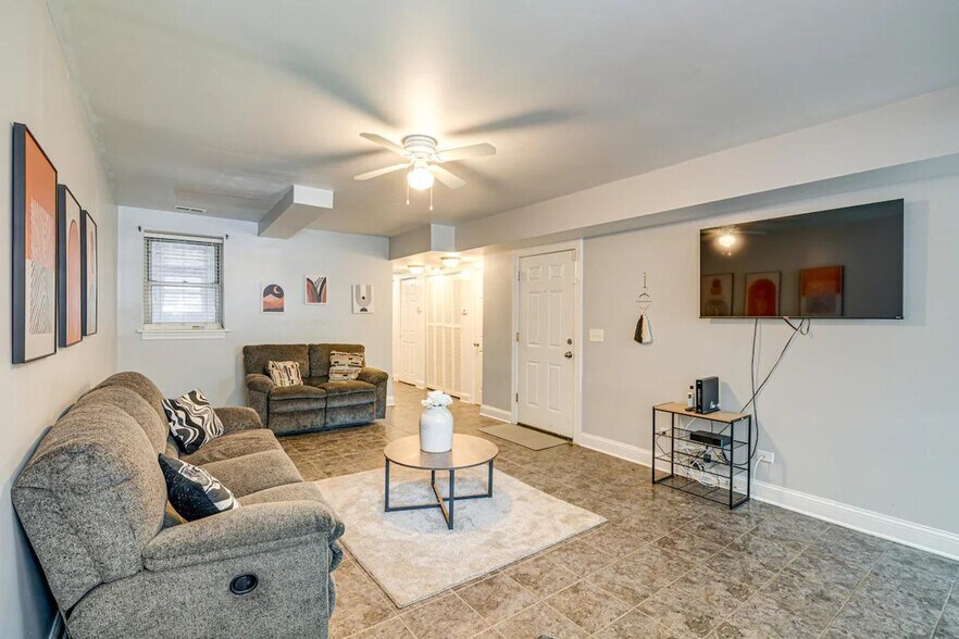 Building Photo - 6210 S Evans Ave