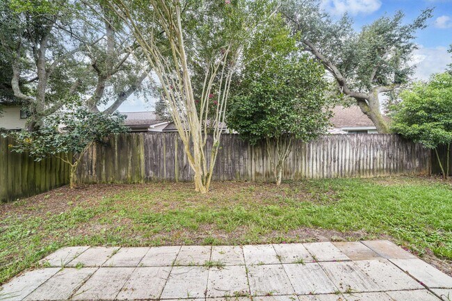 Building Photo - 3930 Balsam Dr