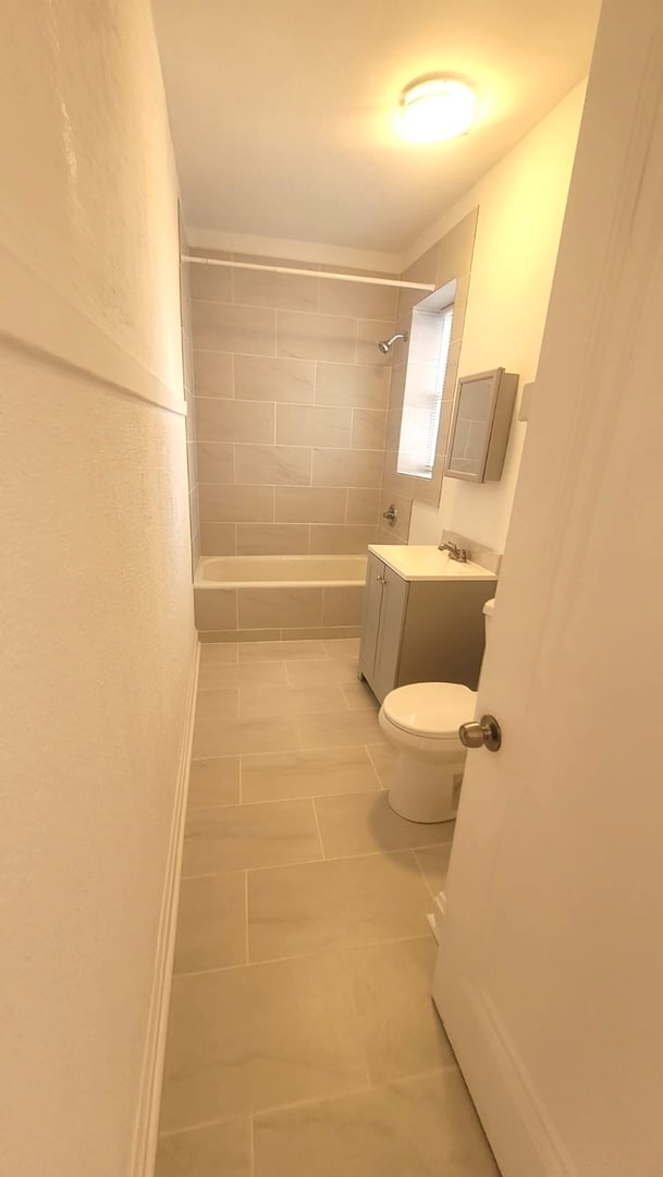 Building Photo - 1107 N Avers Ave