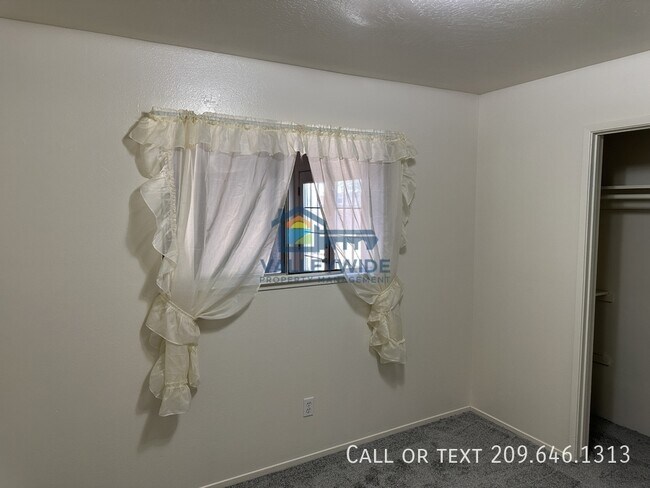 Building Photo - 1321 Woodside Dr